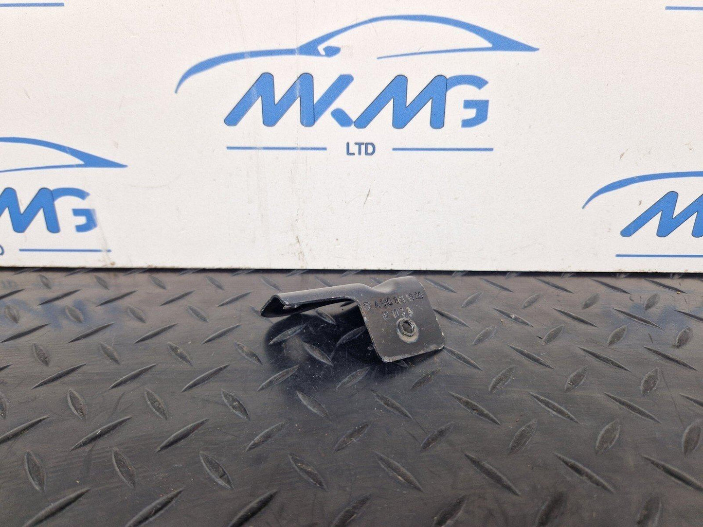 18-ON MERCEDES SPRINTER W907 W910 FRONT LEFT WING HOLDER BRACKET A9108811300