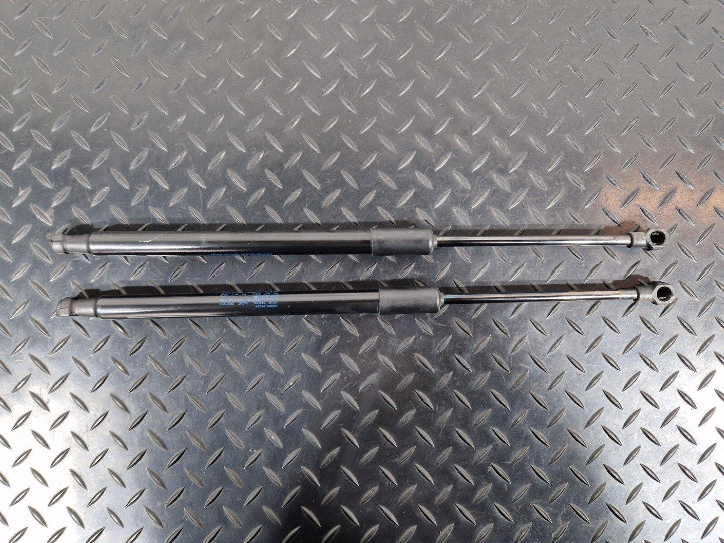 16-24 AUDI A5 F5 CONVERTIBLE GENUINE PAIR OF TAILGATE BOOTLID STRUTS 8W7827552