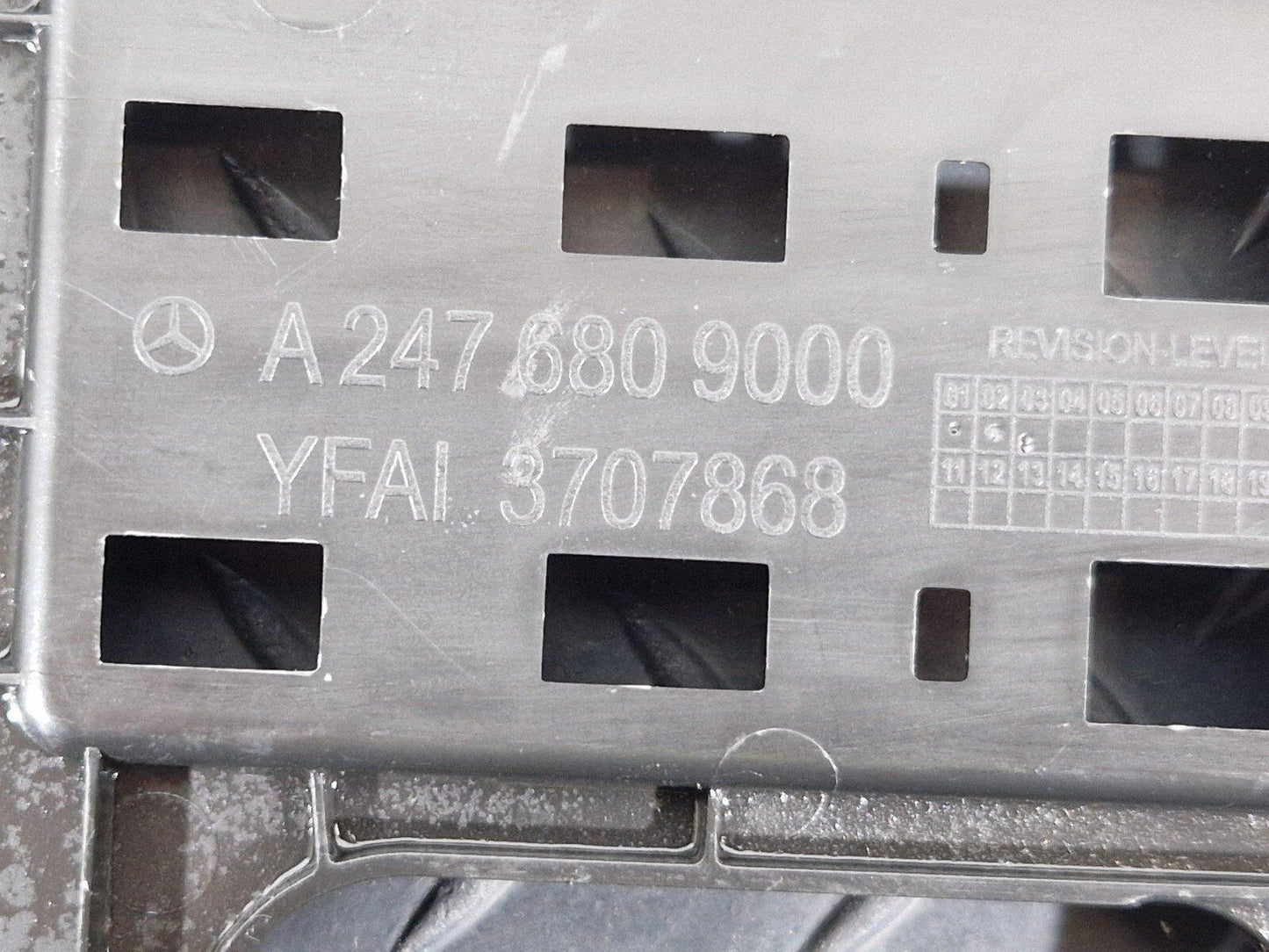 19-ON MERCEDES B CLASS W247 FRONT LEFT DASHBOARD LOWER TRIM COVER A2476809000