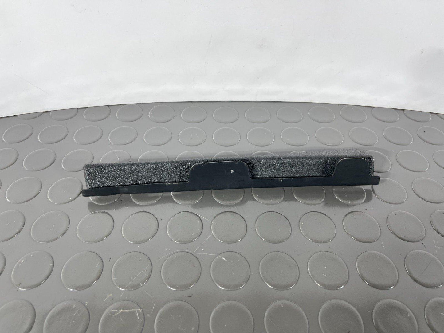 16-19 AUDI A4 B9 SALOON GENUINE RIGHT DRIVER SIDE A PILLAR BRACKET 8W0868204