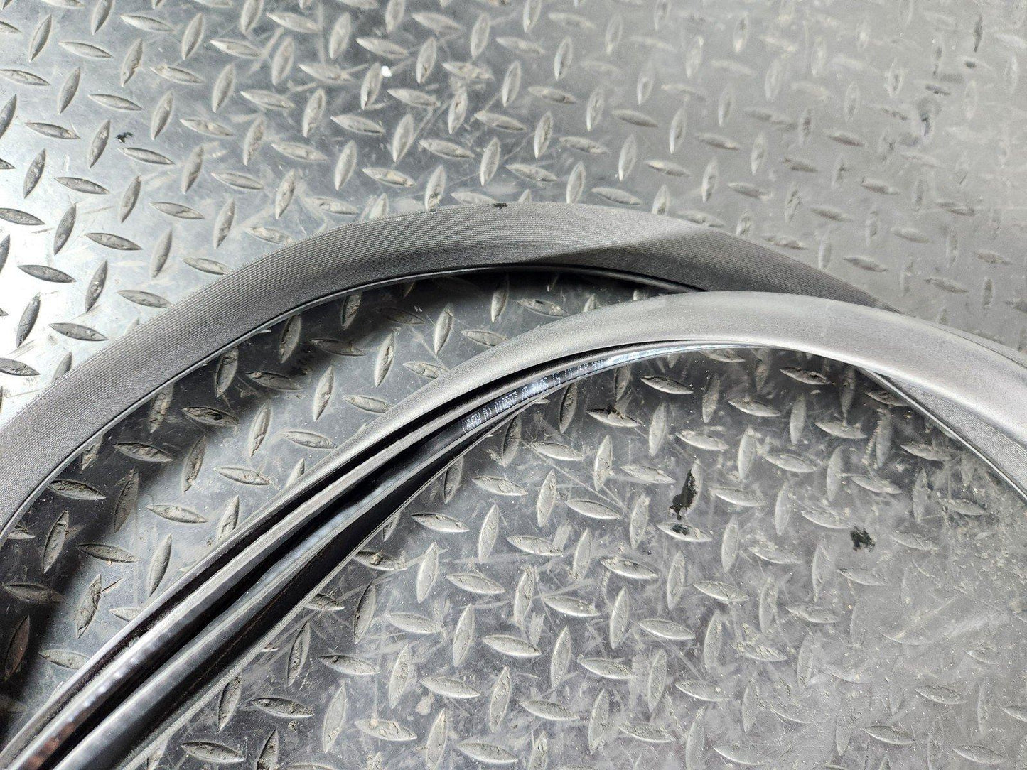 11-19 MERCEDES ML W166 OEM REAR LEFT OR RIGHT SIDE DOOR RUBBER SEAL  A1666970151