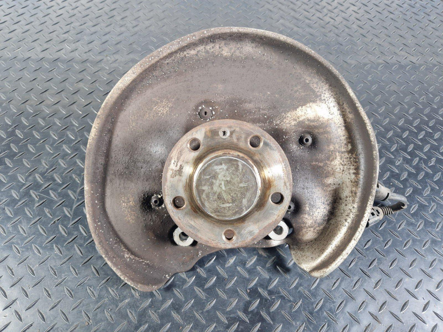16-19 AUDI A4 B9 O/S/R REAR RIGHT WHEEL HUB & BEARING 8W0505436T 8W0615612