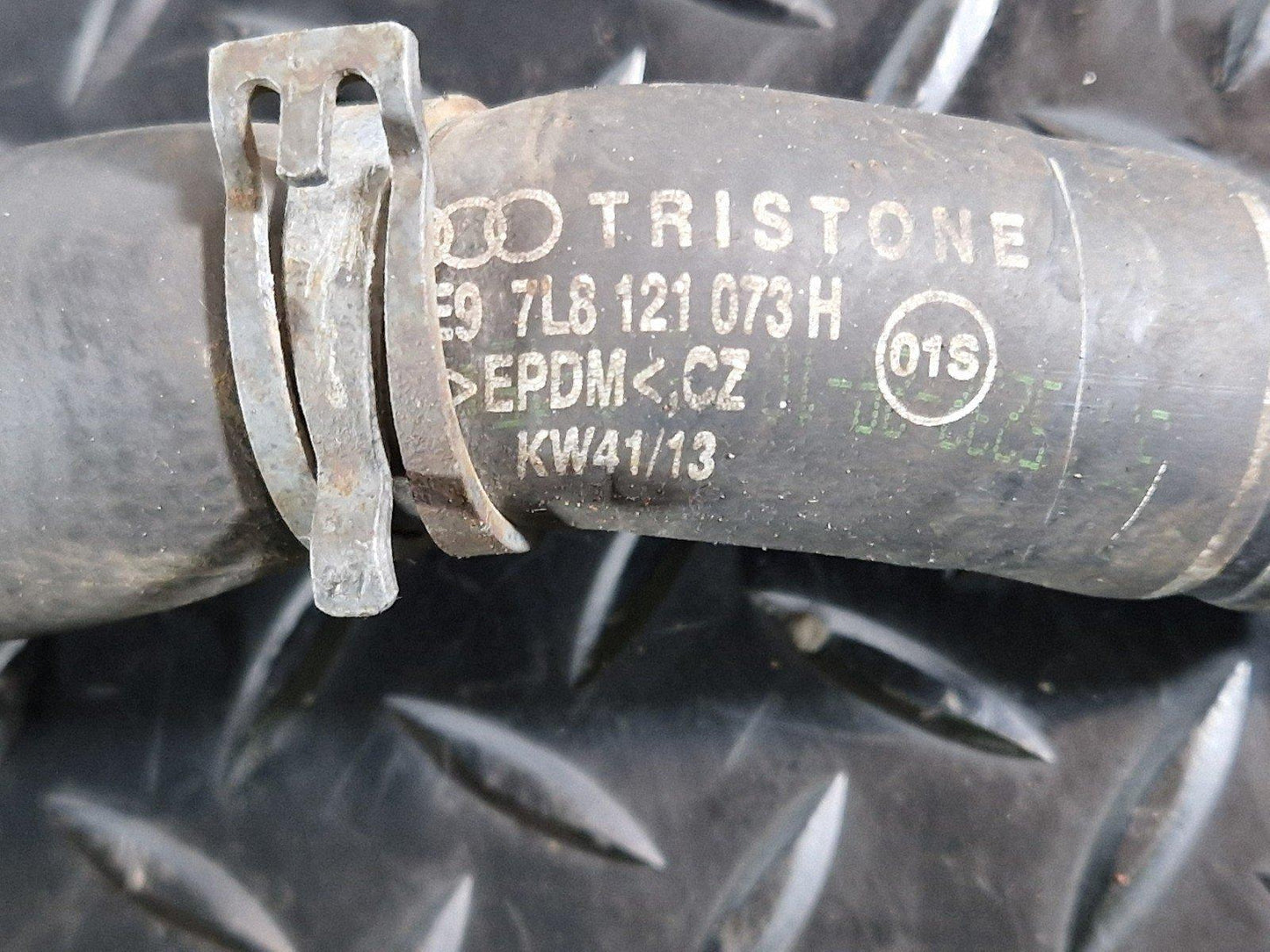 10-15 AUDI Q7 4L COOLANT HOSE 7L8121073H