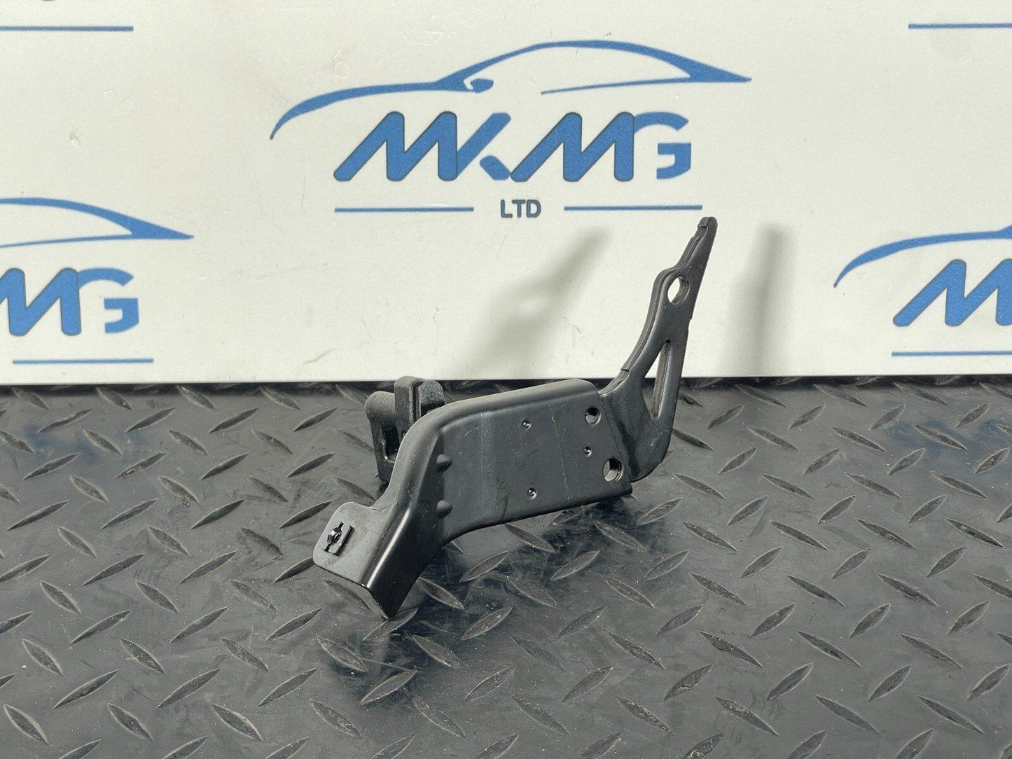 16-19 AUDI A4 B9 AVANT REAR RIGHT DRIVER O/S BOOT PANEL BRACKET 8W9863584