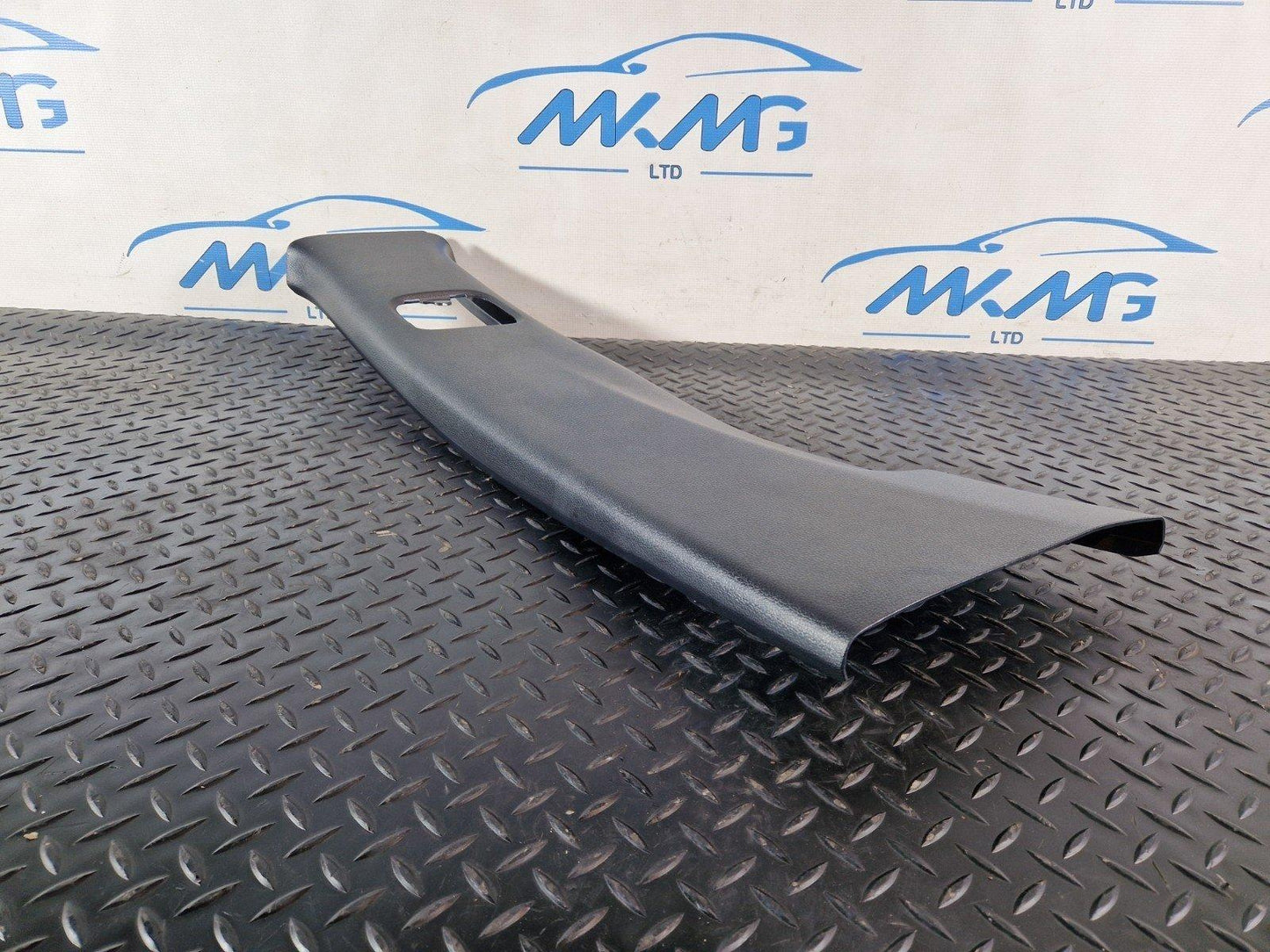 19-ON MERCEDES BENZ B CLASS W247 GENUINE LEFT N/S B PILLAR TRIM A2476900300