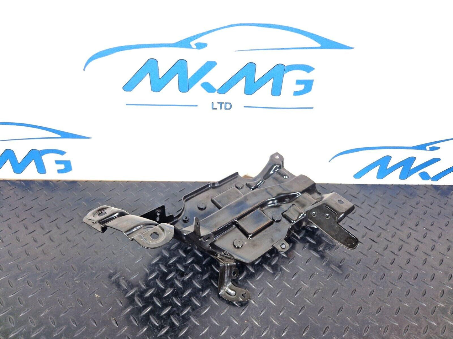 19-ON MERCEDES BENZ A CLASS EQ W177 ENGINE BAY SUPPORT BRACKET A2475450700