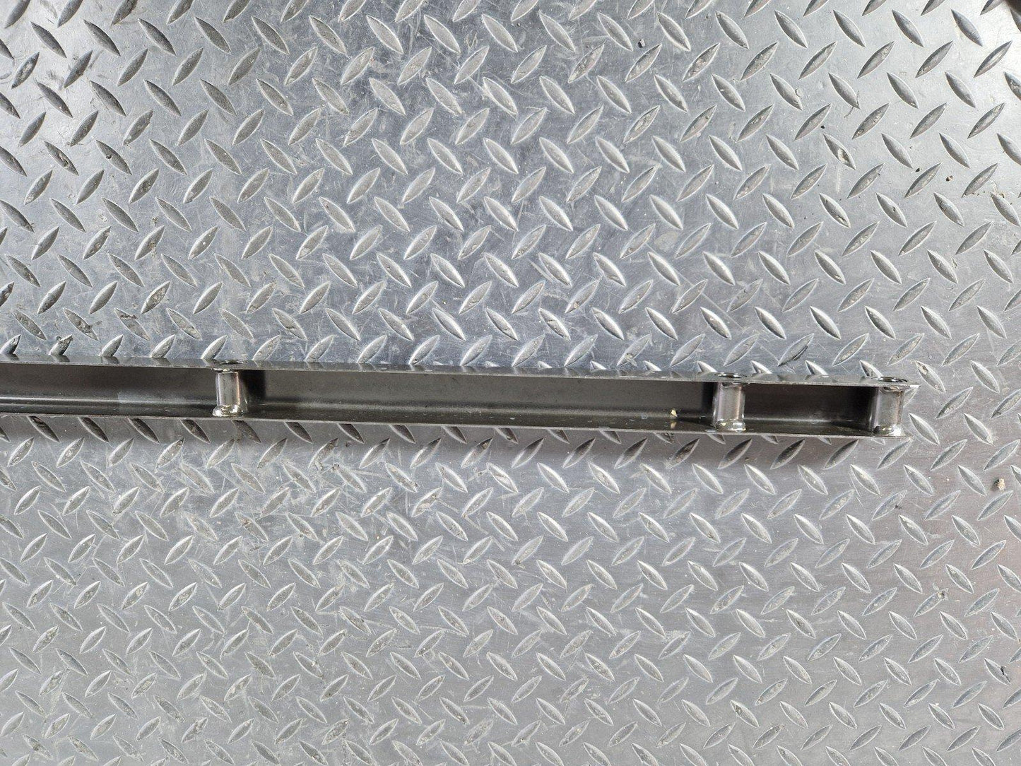 14-23 MERCEDES BENZ VITO W447 CROSSMEMBER ATTACHMENT ANGLE BRACKET A4476100002