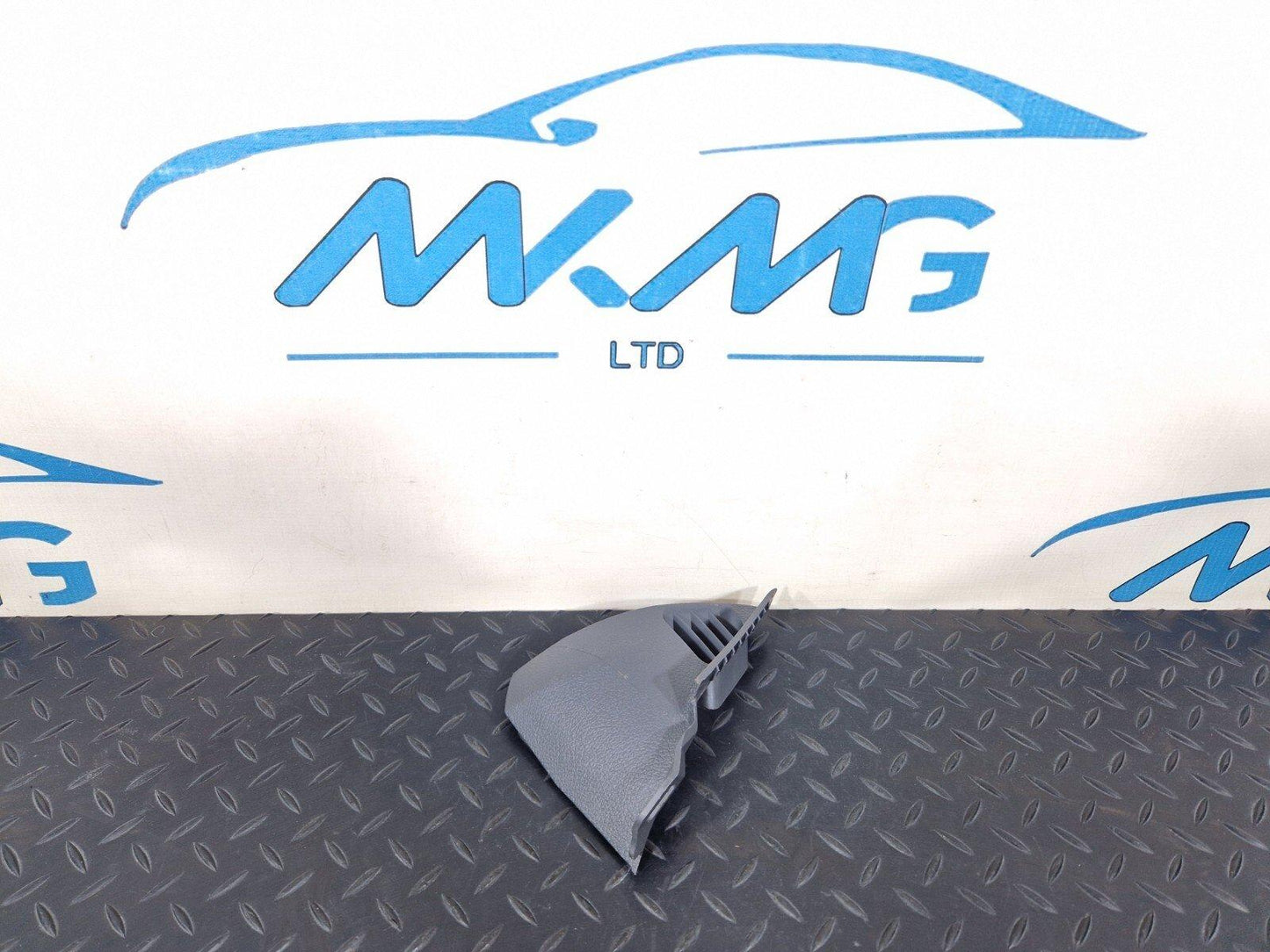 18-ON MERCEDES BENZ SPRINTER W907 W910 DASHBOARD AIR VENT TRIM A9106803100