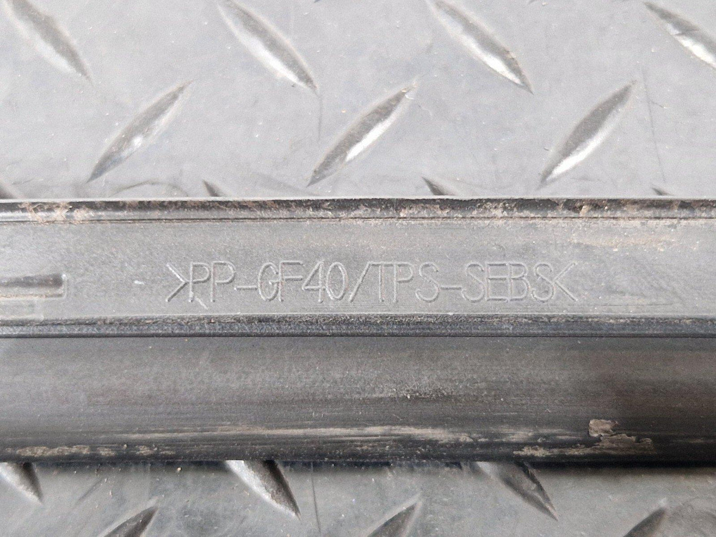 16-19 AUDI A4 B9 FRONT WINDSCREEN O/S WEATHERSTRIP MOULDING STRIP 8W0854328C