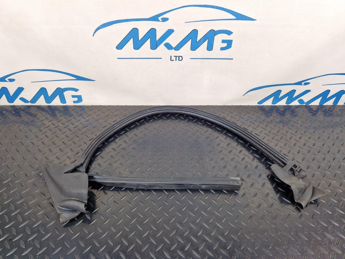 16-23 AUDI A5 F5 SPORTBACK FRONT RIGHT DOOR WINDOW APERTURE INNER SEAL 8W8837480