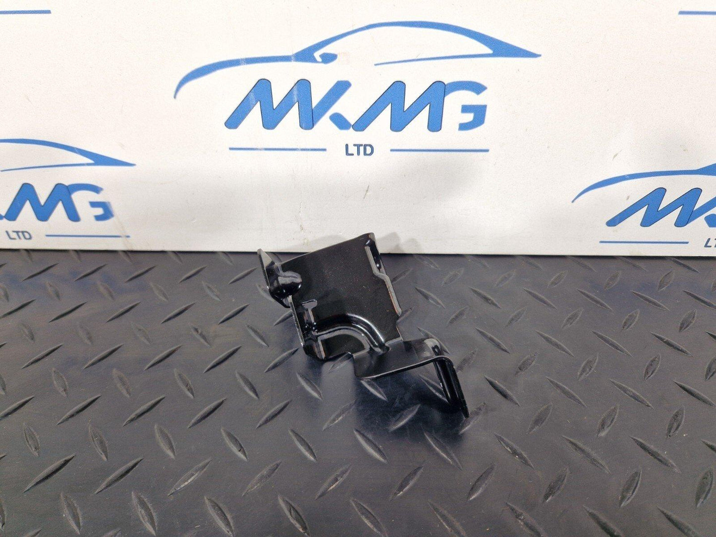 19-ON MERCEDES BENZ CLA C118 REAR RIGHT LOAD COMPARTMENT BRACKET A1776802203