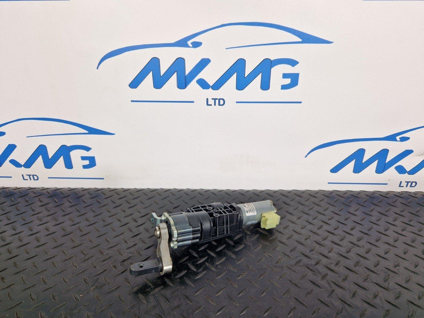 16-19 AUDI A4 B9 GENUINE REAR LEFT TAILGATE LIFT MOTOR 8W9827851A