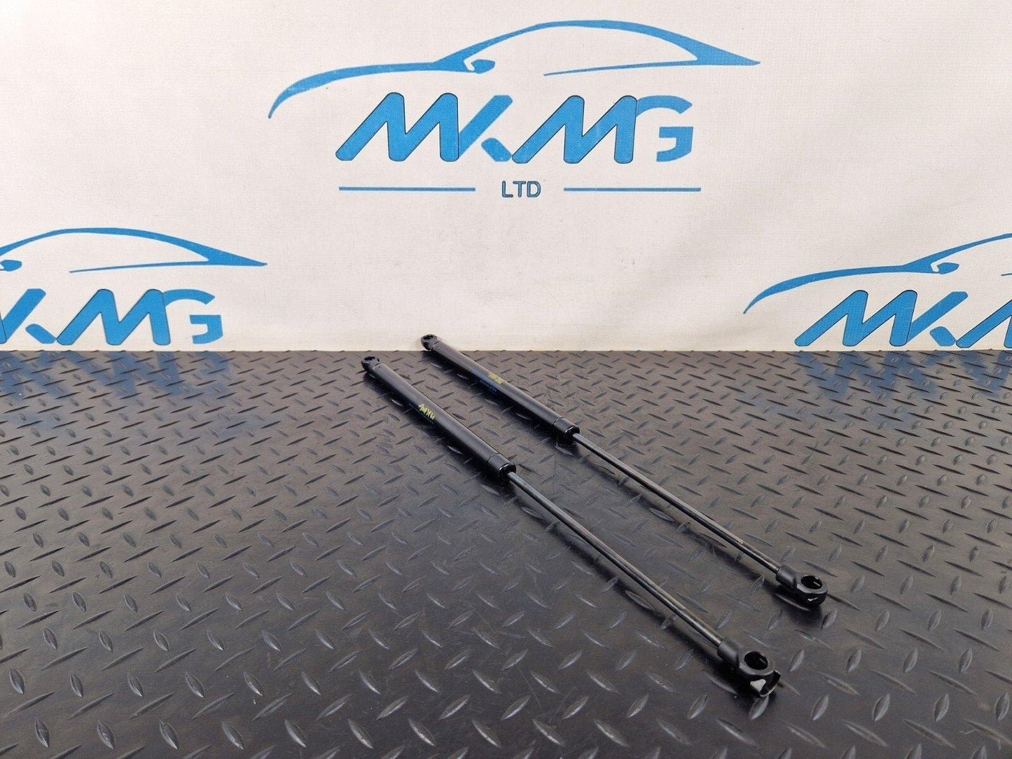 10-17 AUDI A8 4H PAIR OF REAR TAILGATE BOOT LID SUPPORT GAS STRUTS 4H0827551B