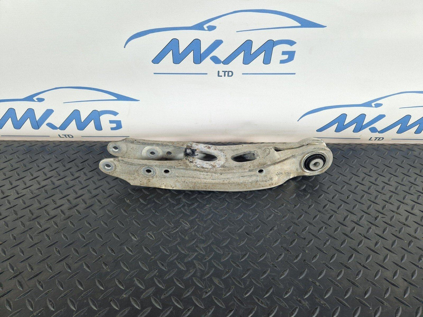 16-19 AUDI A4 AVANT B9 REAR RIGHT OR LEFT SIDE LOWER CONTROL ARM 8W0505311E
