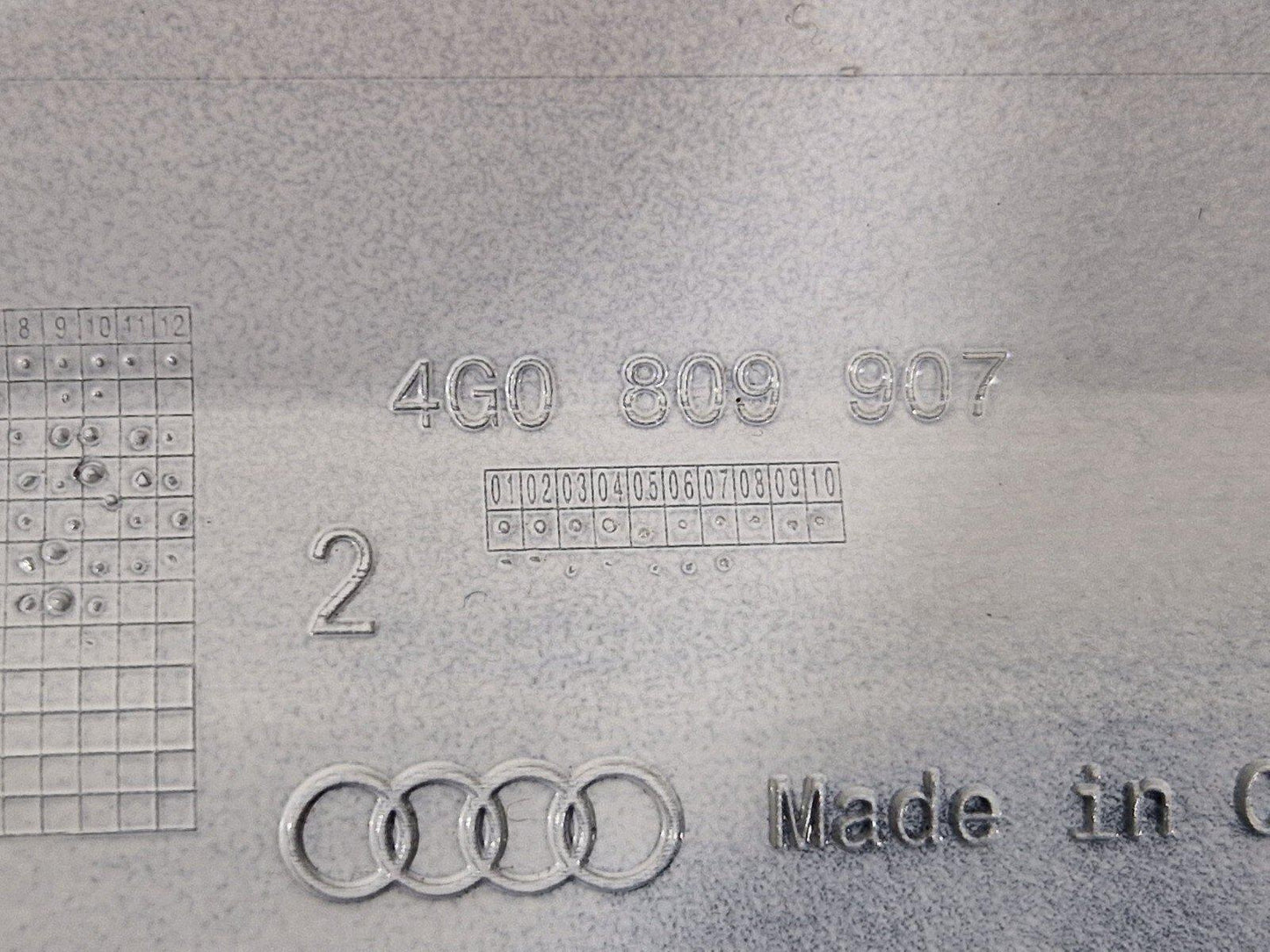 12-18 AUDI A6 C7 FUEL FILLER FLAP COVER LID IN WHITE LY9C 4G0809907