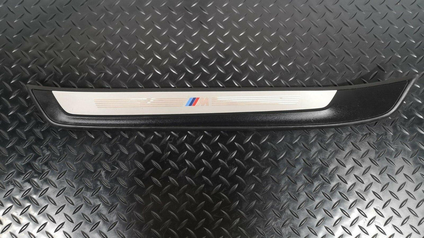BMW X1 E84 GENUINE PASSENGER LEFT SIDE FRONT KICK PLATE TRIM 7318567