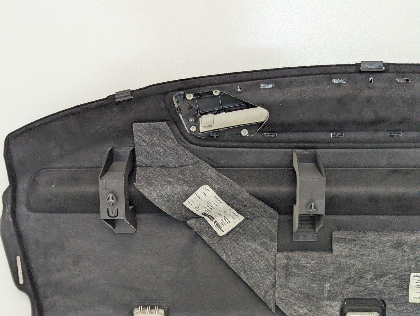 MERCEDES-BENZ W205 REAR PARCEL SHELF BLACK WITH STOP LIGHT A2056902749