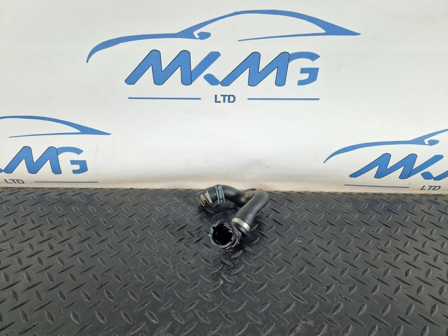 16-19 AUDI A4 AVANT B9 S-LINE 3.0TDI CSW ENGINE WATER COOLANT PIPE 8W0819332P