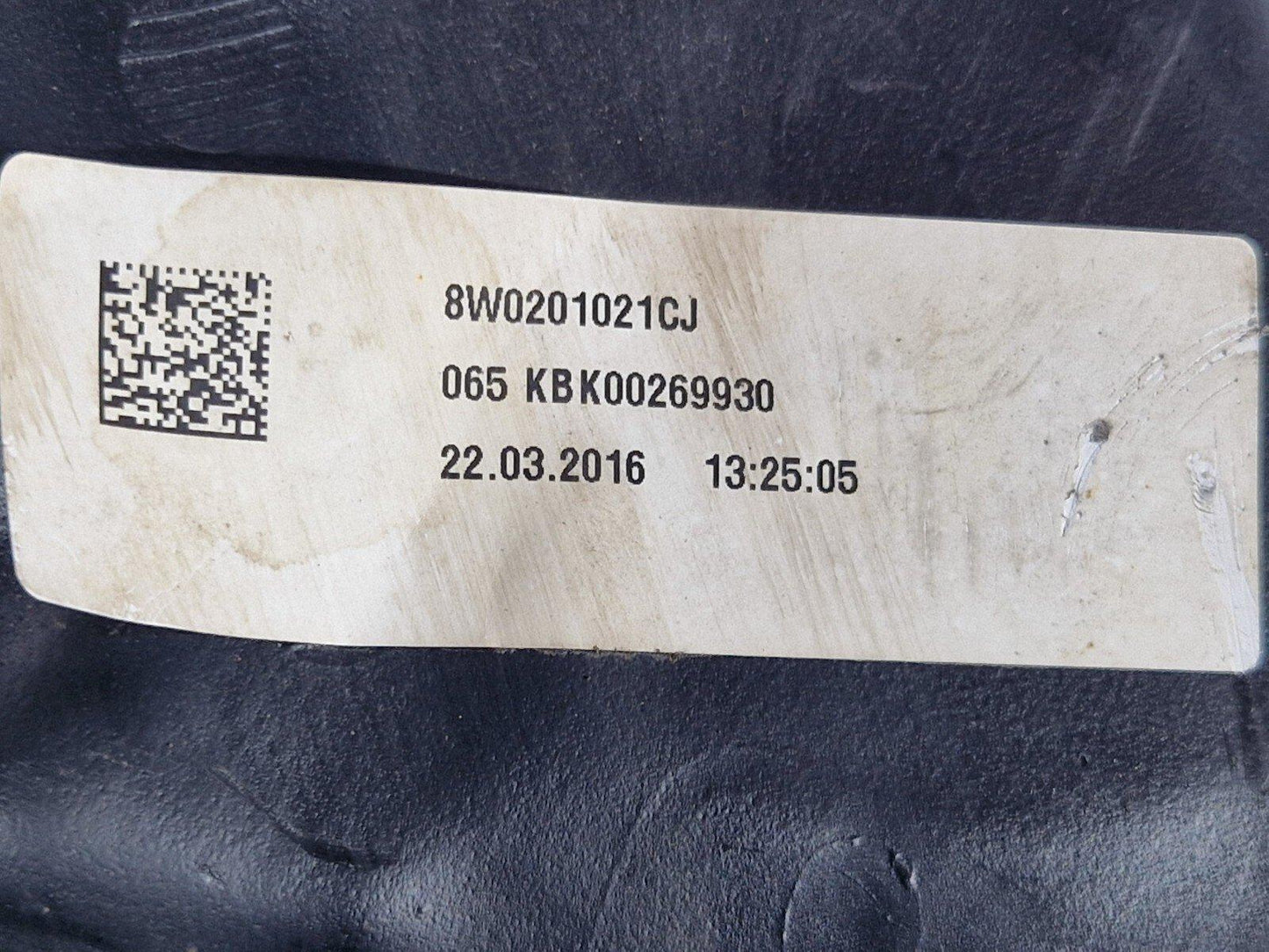 16-19 AUDI A4 B9 AVANT GENUINE PETROL ENGINE FUEL TANK 8W0201021CJ 8W02012WD