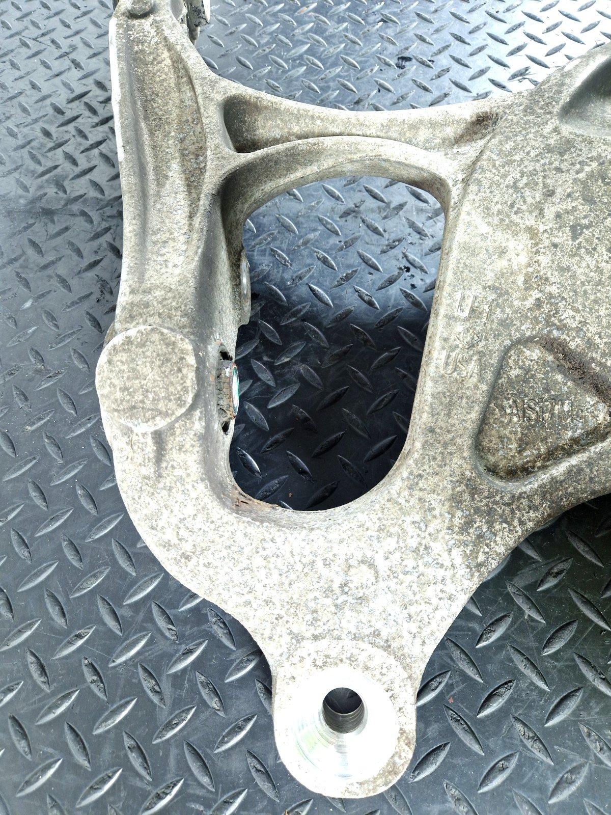 11-19 MERCEDES BENZ ML W166 OEM REAR LEFT LOWER CONTROL ARM A16605