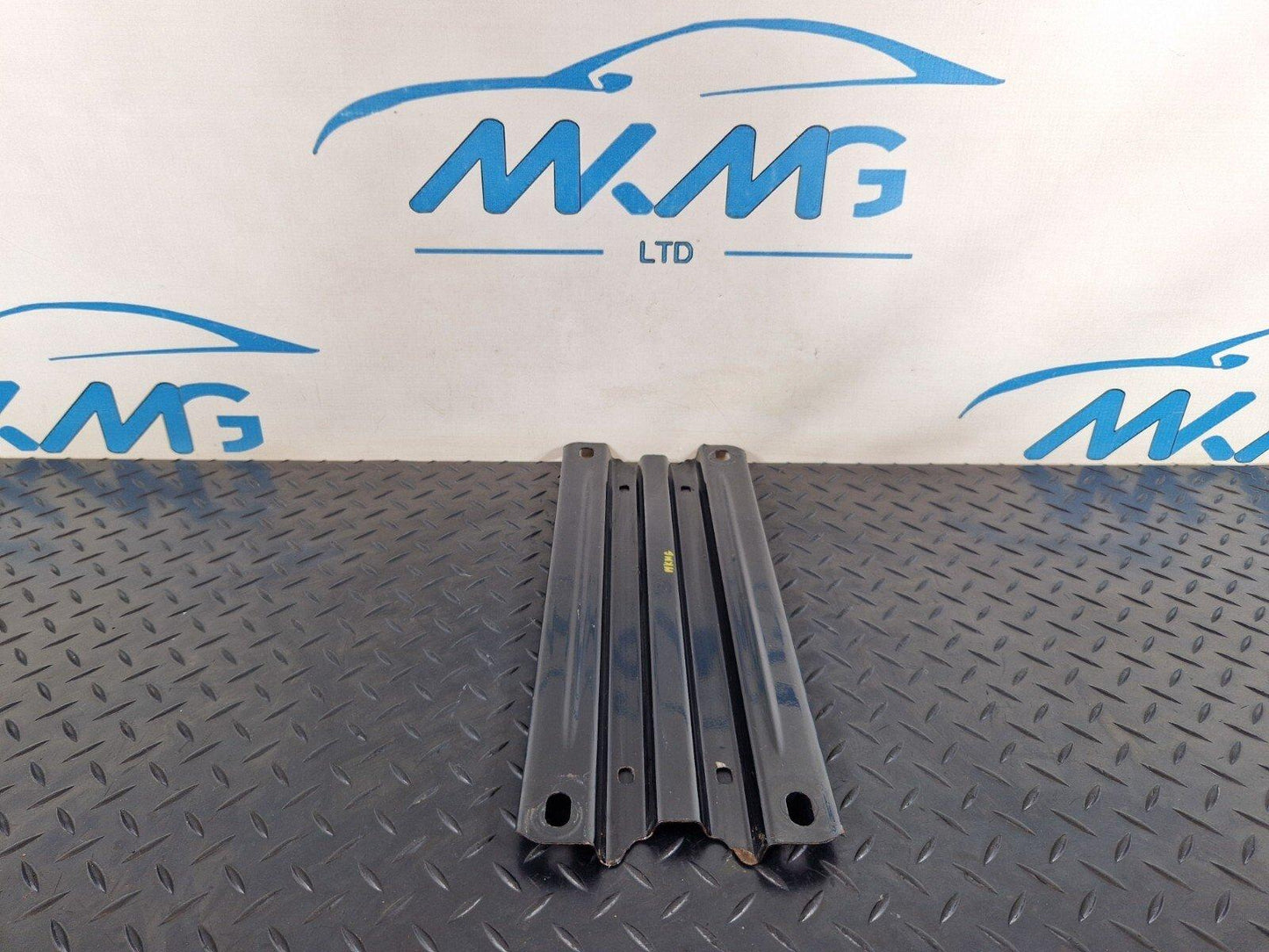 18-ON MERCEDES BENZ A CLASS W177 OEM UNDERBODY PANEL MOUNT BRACKET A1776161900