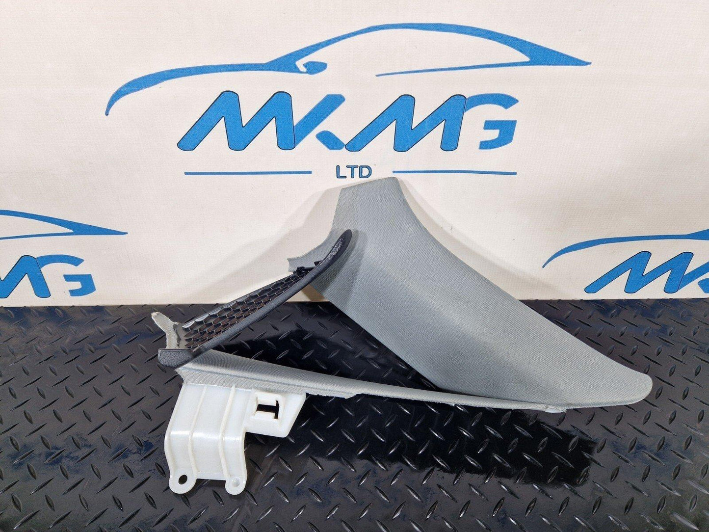 16-19 AUDI A4 B9 SALOON GENUINE REAR RIGHT C-PILLAR TRIM 8W5867288