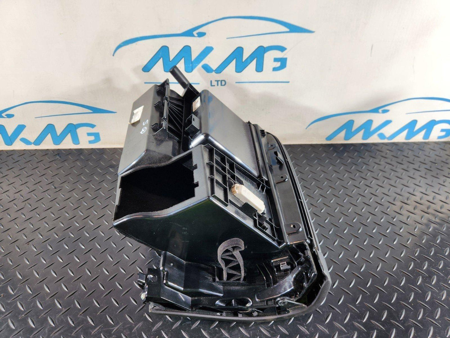 11-18 BMW 6 SERIES F13 GENUINE DASHBOARD GLOVE BOX STORAGE 9197573
