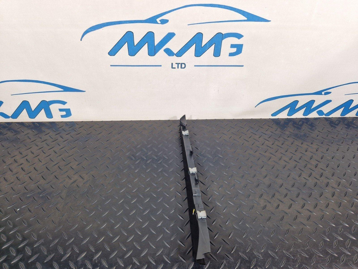 16-23 AUDI A5 F5 SPORTBACK FRONT LEFT SIDE DOOR SEAL BRACKET 8W8837151