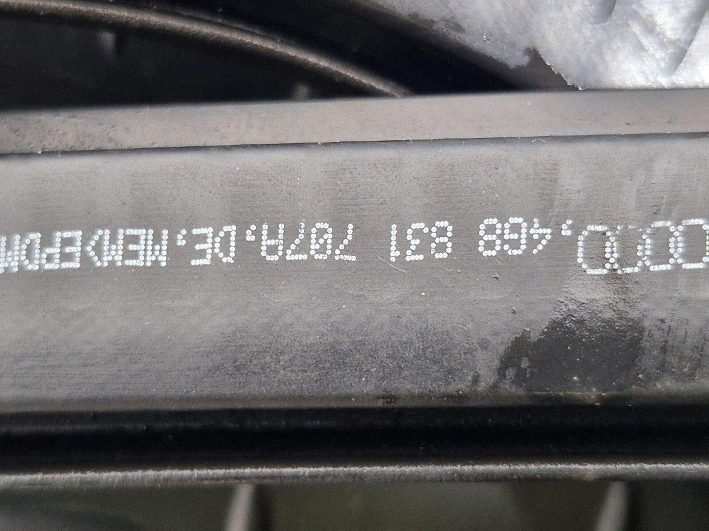 10-18 AUDI A7 4G S-LINE GENUINE FRONT LEFT NSF RUBBER WEATHER SEAL 4G8831707A