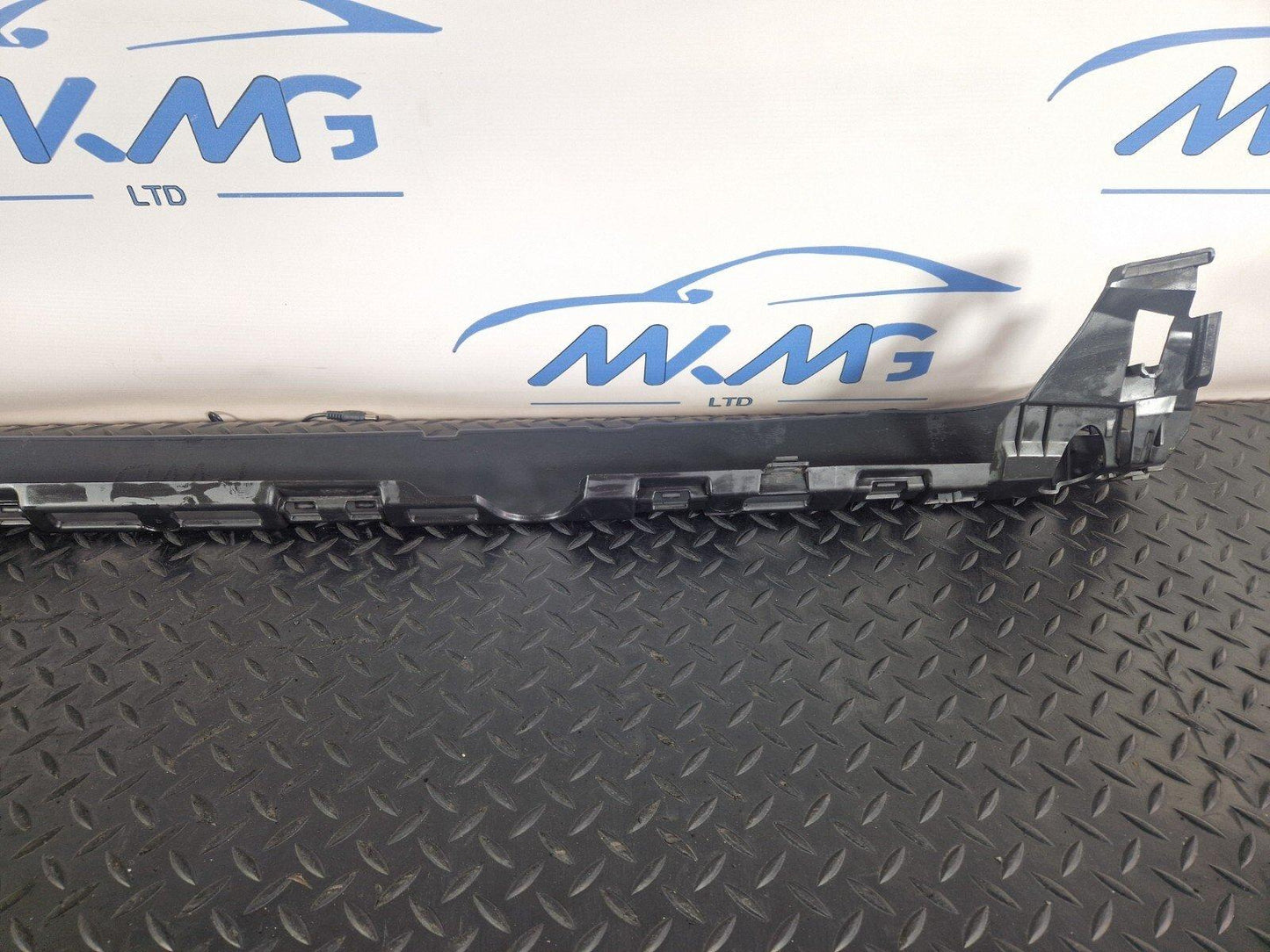 18-ON MERCEDES BENZ SPRINTER W907 W910 2.2 CDI OEM BUMPER MOUNT A9108854700
