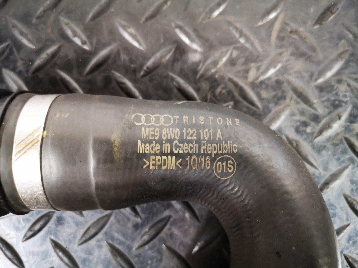 16-19 AUDI A4 B9 S-LINE GENUINE V6 3.0TDI CSW WATER COOLANT HOSE 8W0122101A