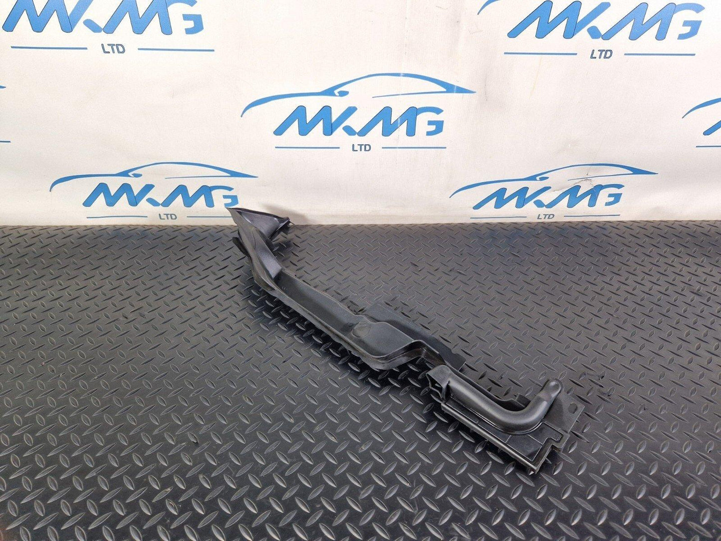 16-24 AUDI A5 F5 COUPE OEM FRONT LEFT WING FENDER SEAL TRIM 8W6821169C