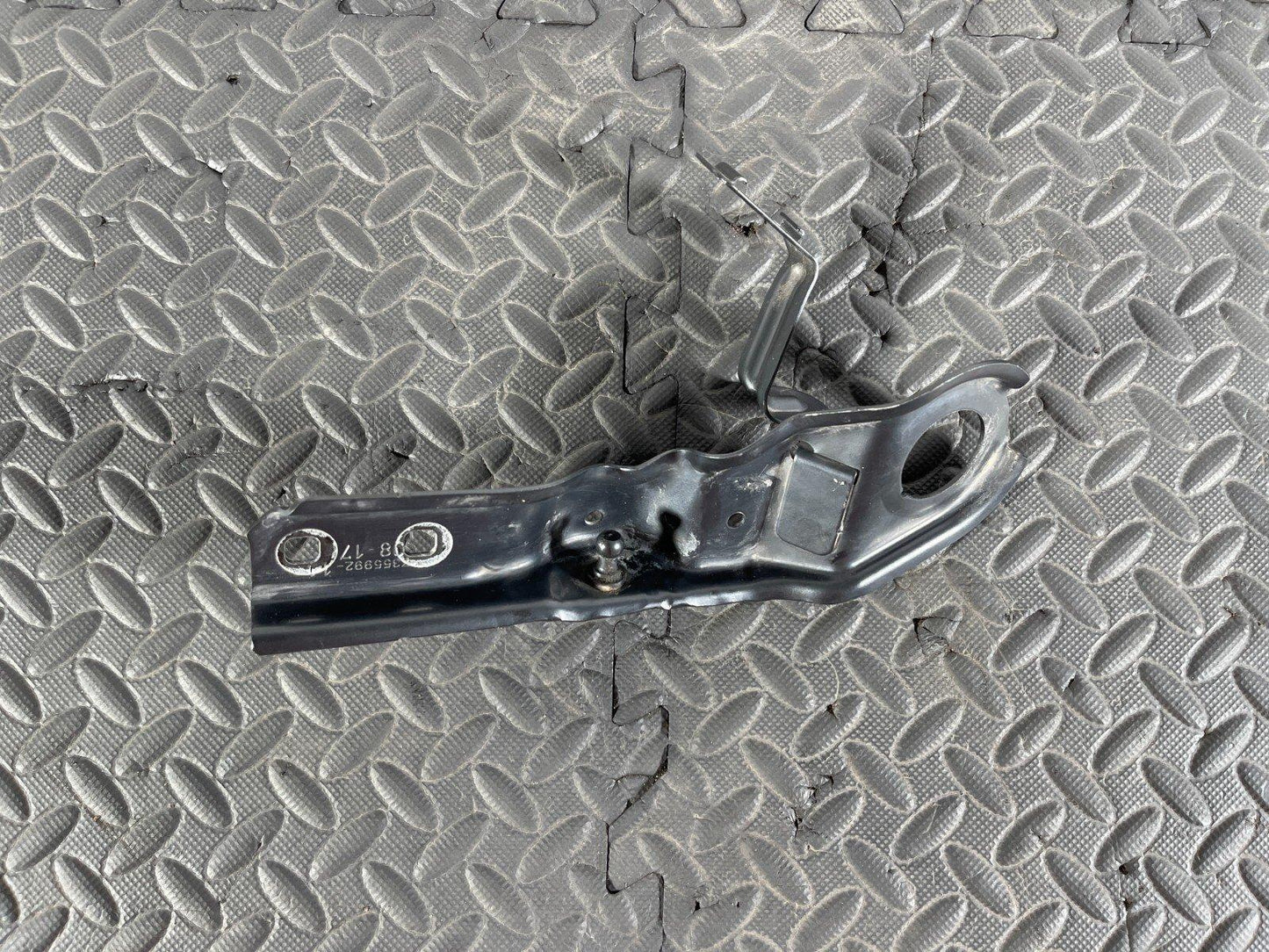 16-22 BMW X1 F48 GENUINE FRONT RIGHT DRIVER SIDE BONNET STRUT BRACKET 7355992