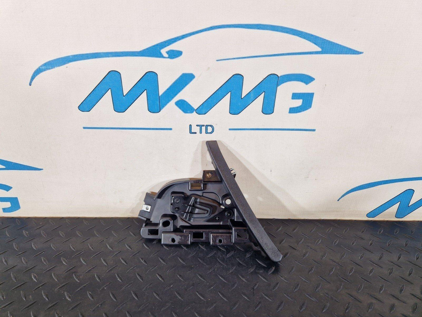 14-19 LAND ROVER L550 DISCOVERY SPORT LEFT DASH TRIM BRACKET FK72-043C27-BAW