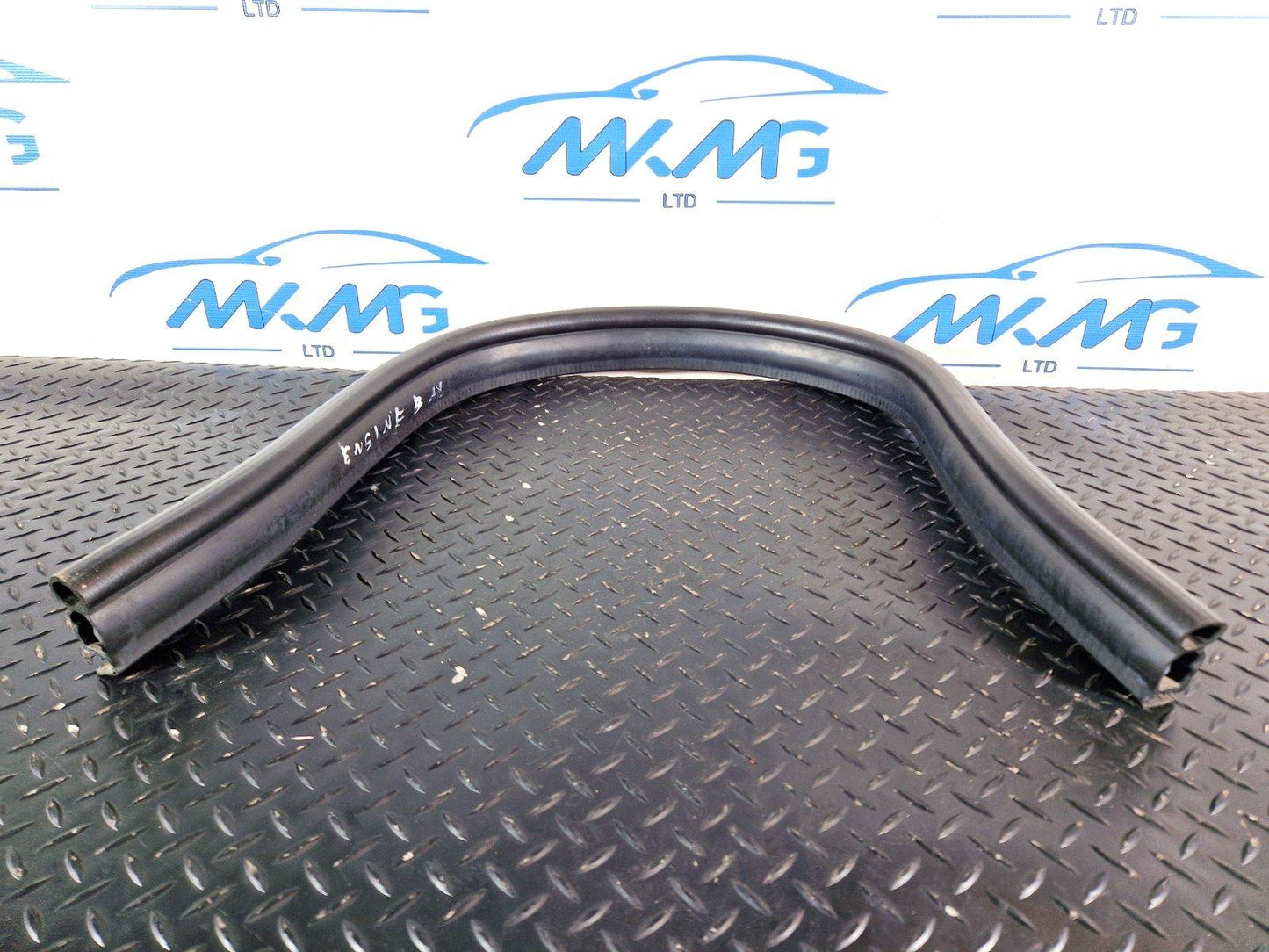 11-19 MERCEDES BENZ ML GLE W166 OEM ENGINE RUBBER SEAL A1668870098