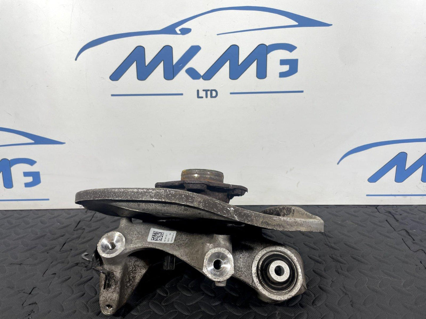 16-19 AUDI A4 B9 GENUINE REAR RIGHT DRIVER WHEEL HUB & BEARING 8W0505432T