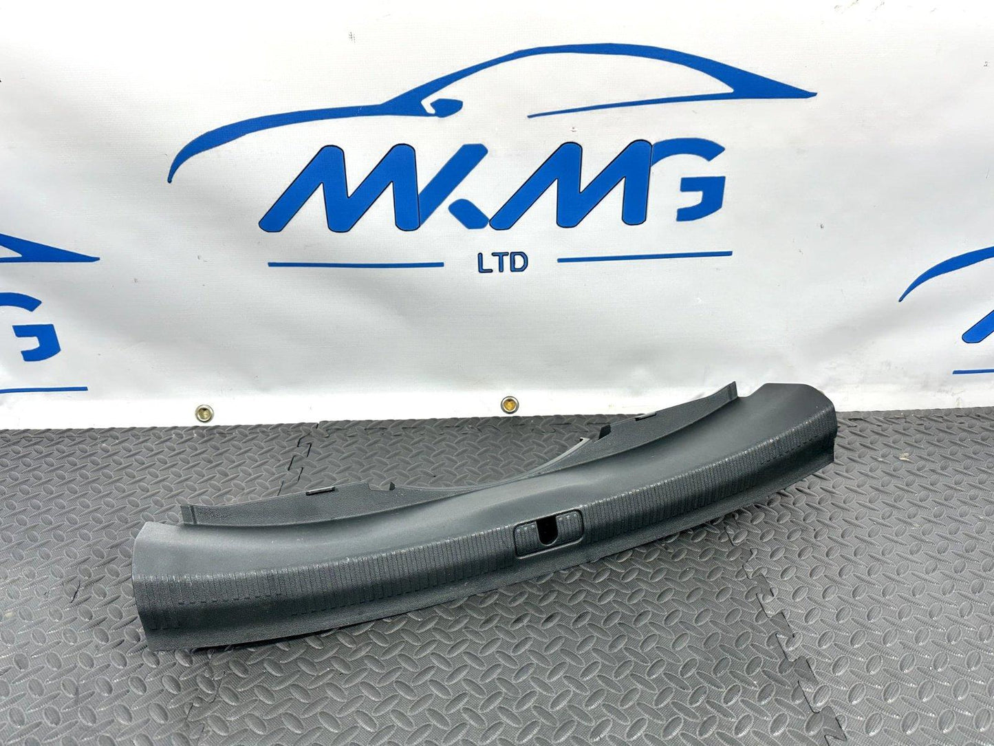 16-19 AUDI A4 B9 SALOON GENUINE BOOT TRUNK SILL COVER PROTECTION 8W5863471