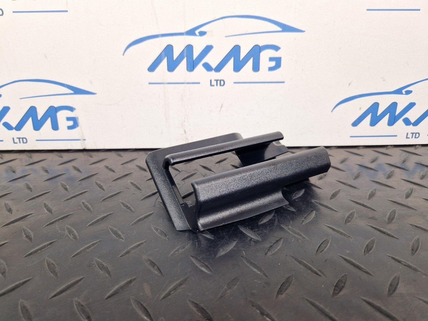 14-21 MERCEDES BENZ C200d W205 OEM FRONT SEAT GUIDE RAIL END COVER A2059190800