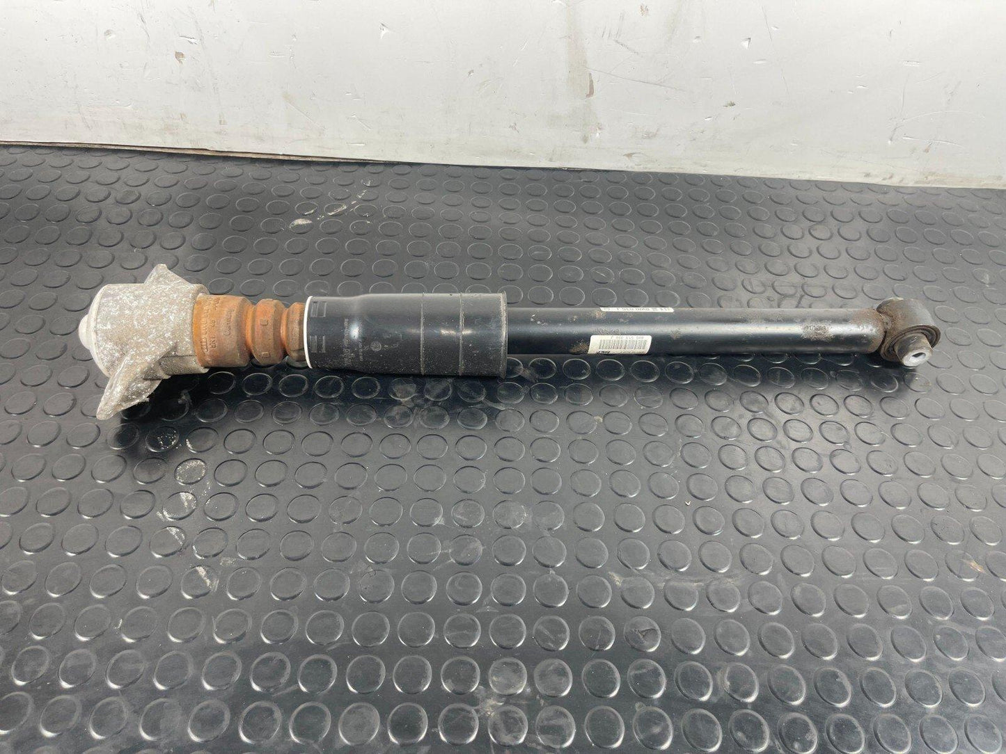 16-19 AUDI A4 B9 REAR LEFT OR RIGHT SIDE SHOCK ABSORBER 8W0513028J 8W0035J