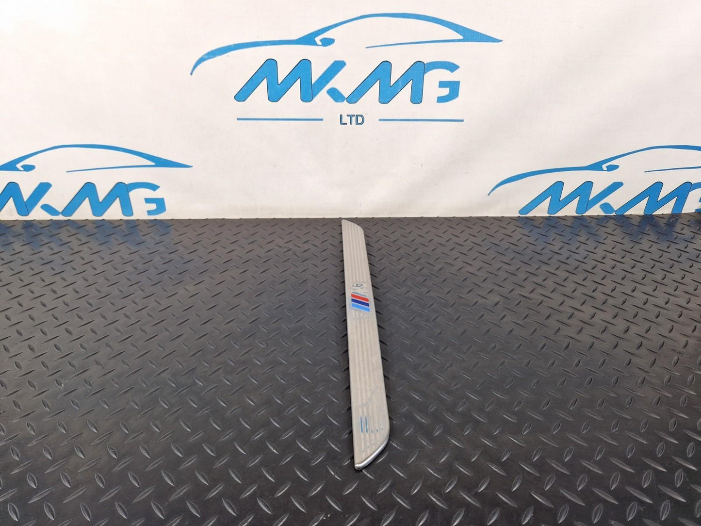 10-13 BMW X5 E70 LCI FRONT ENTRANCE DOOR SILL COVER KICK PLATE TRIM 7205263