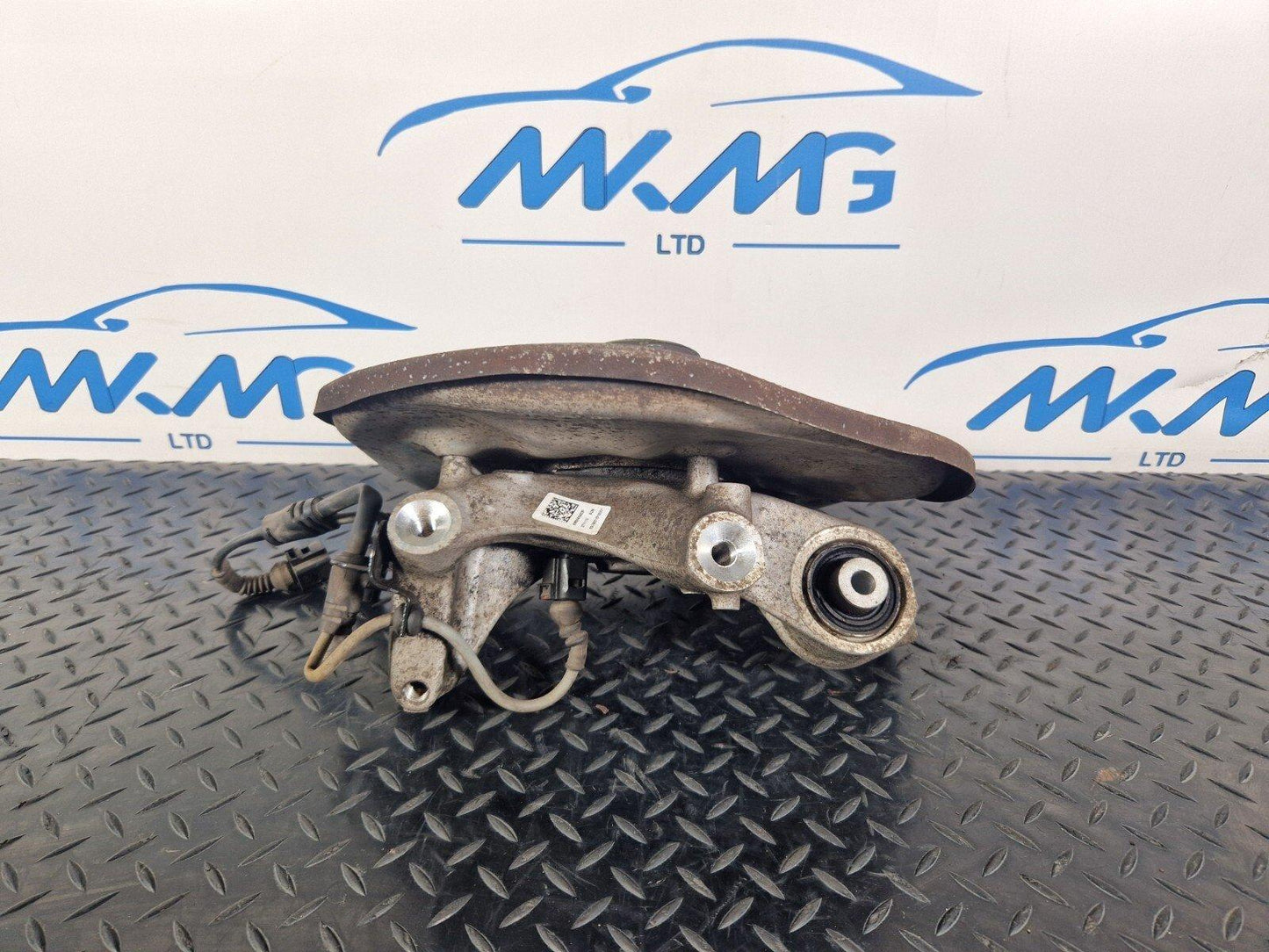 16-19 AUDI A4 B9 O/S/R REAR RIGHT WHEEL HUB & BEARING 8W0505436T 8W0615612