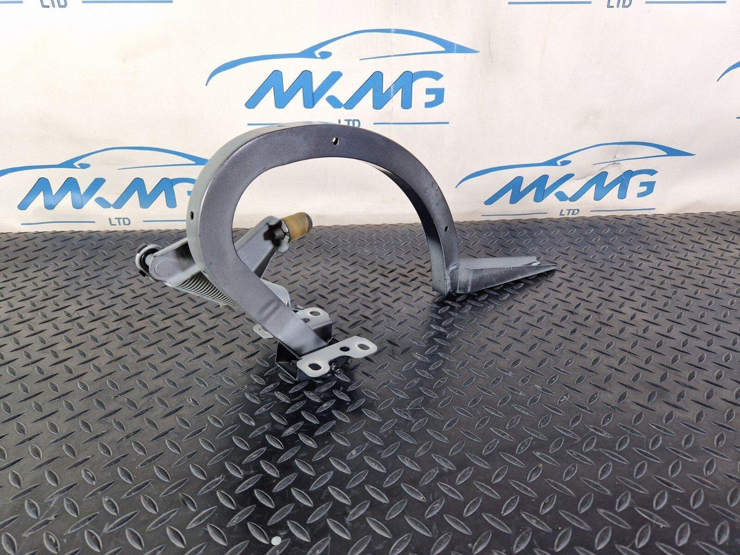 16-19 AUDI A4 B9 GENUINE PASSENGER REAR LEFT BOOTLID HINGE IN GREY 8W5827305A