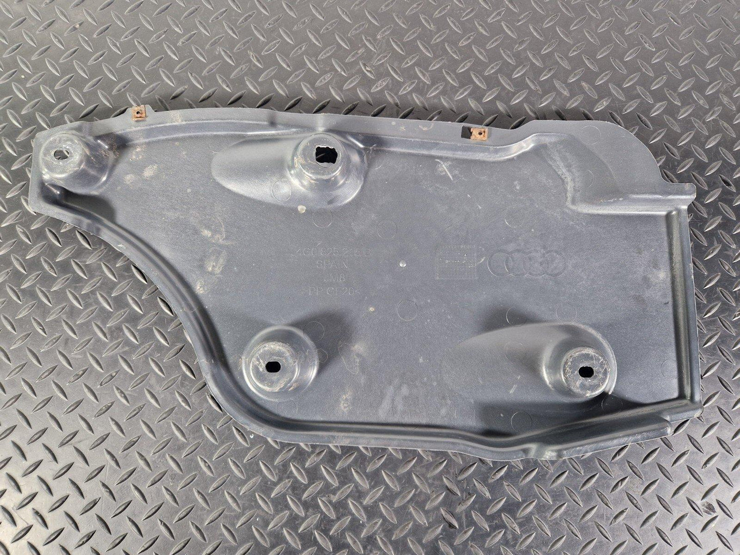 12-18 AUDI A6 C7 GENUINE LEFT SIDE UNDERBODY SHIELD COVER PANEL TRIM 4G0825215B