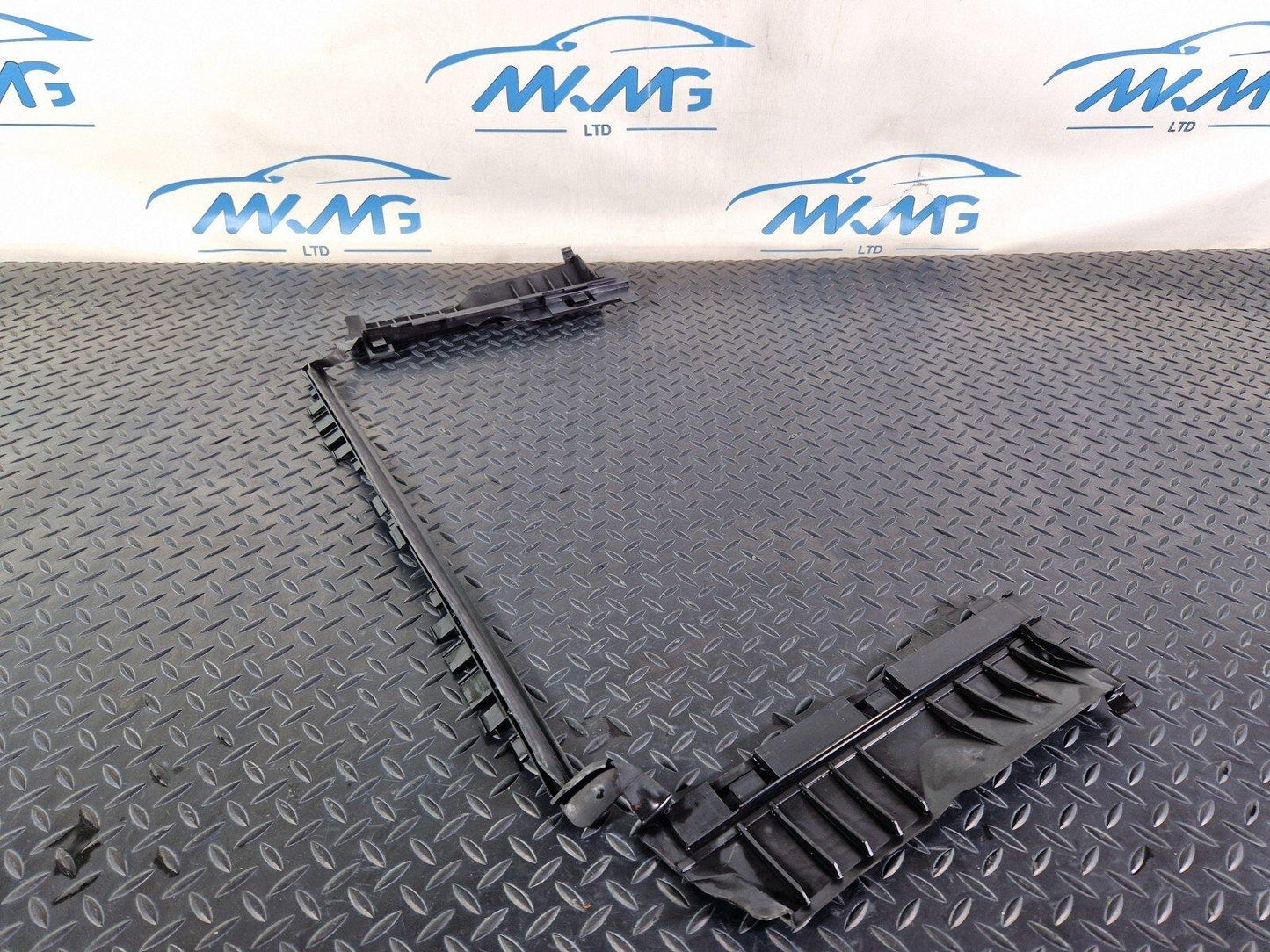 14-21 MERCEDES BENZ C200 W205 RADIATOR AIR GUIDE DUCT A2055050130