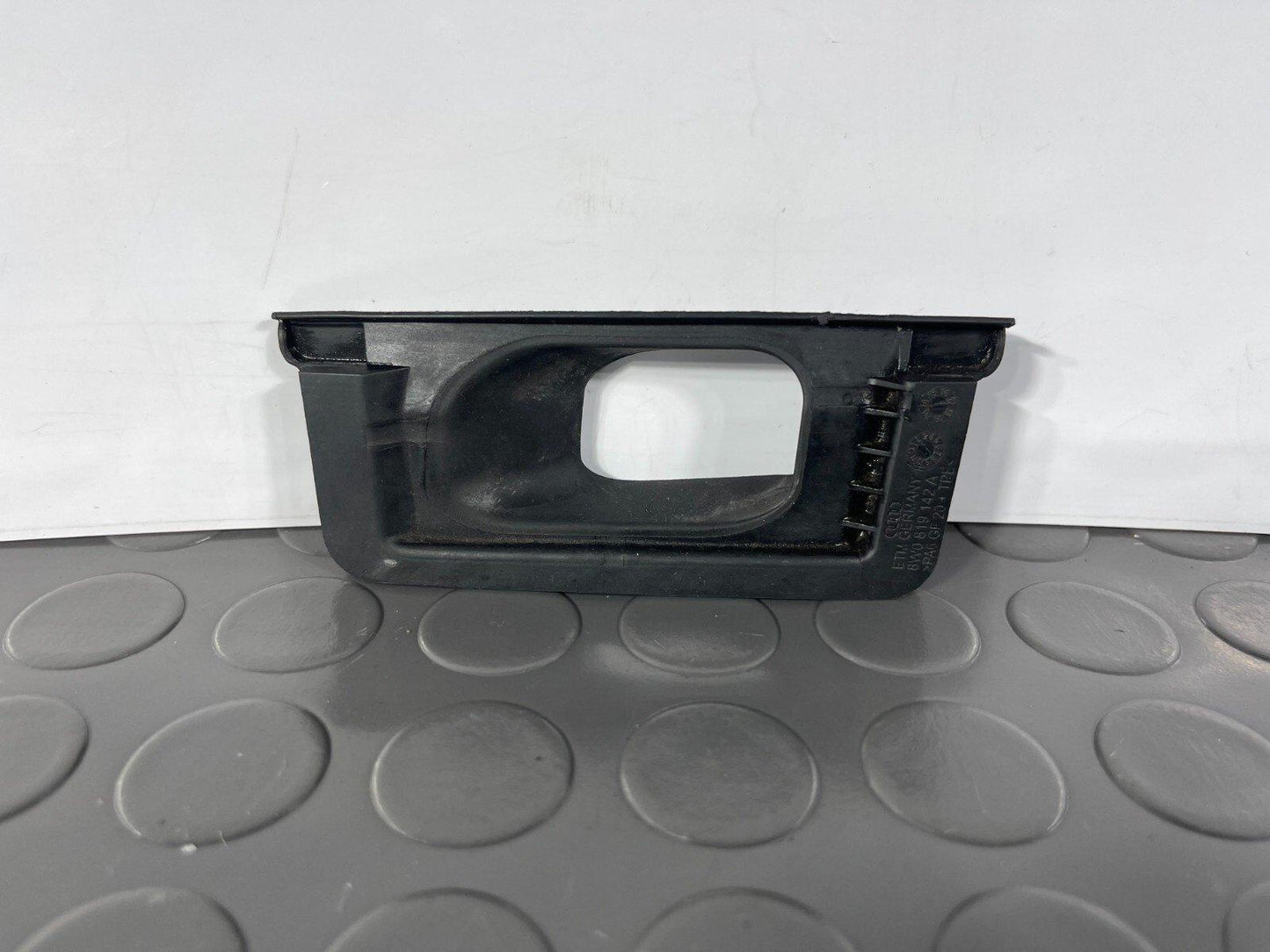 16-19 AUDI A4 B9 SALOON GENUINE FRONT RIGHT REINFORCEMENT BEAM SEAL 8W0819142A