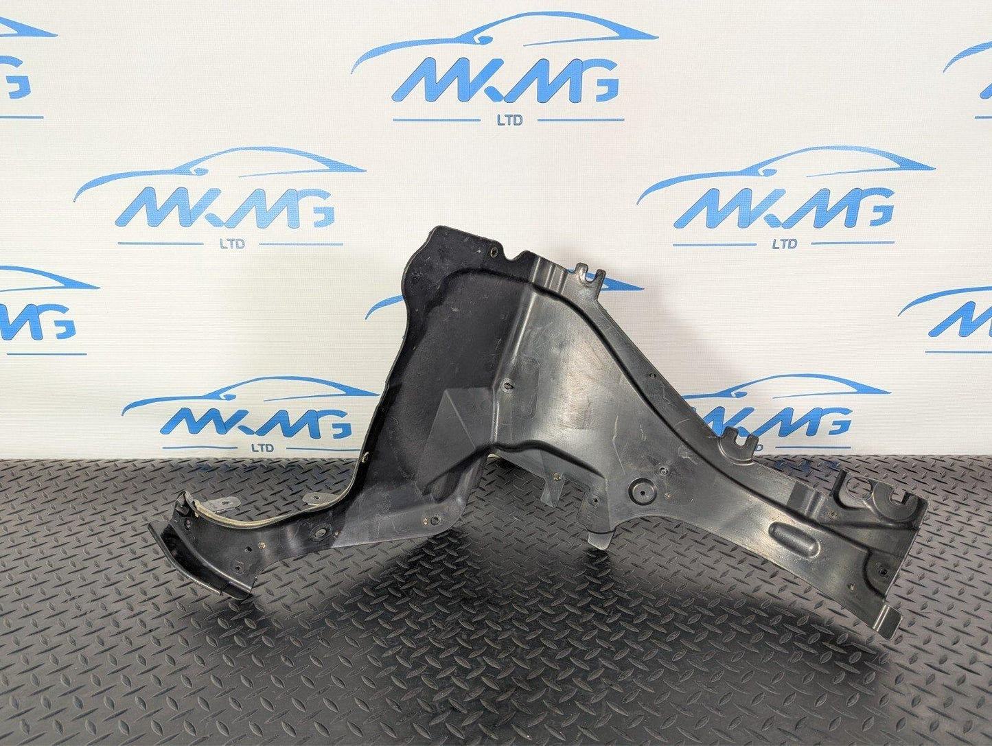 11-19 MERCEDES BENZ ML W166 GENUINE LOWER LEFT N/S PARTITION PANEL A1666201178