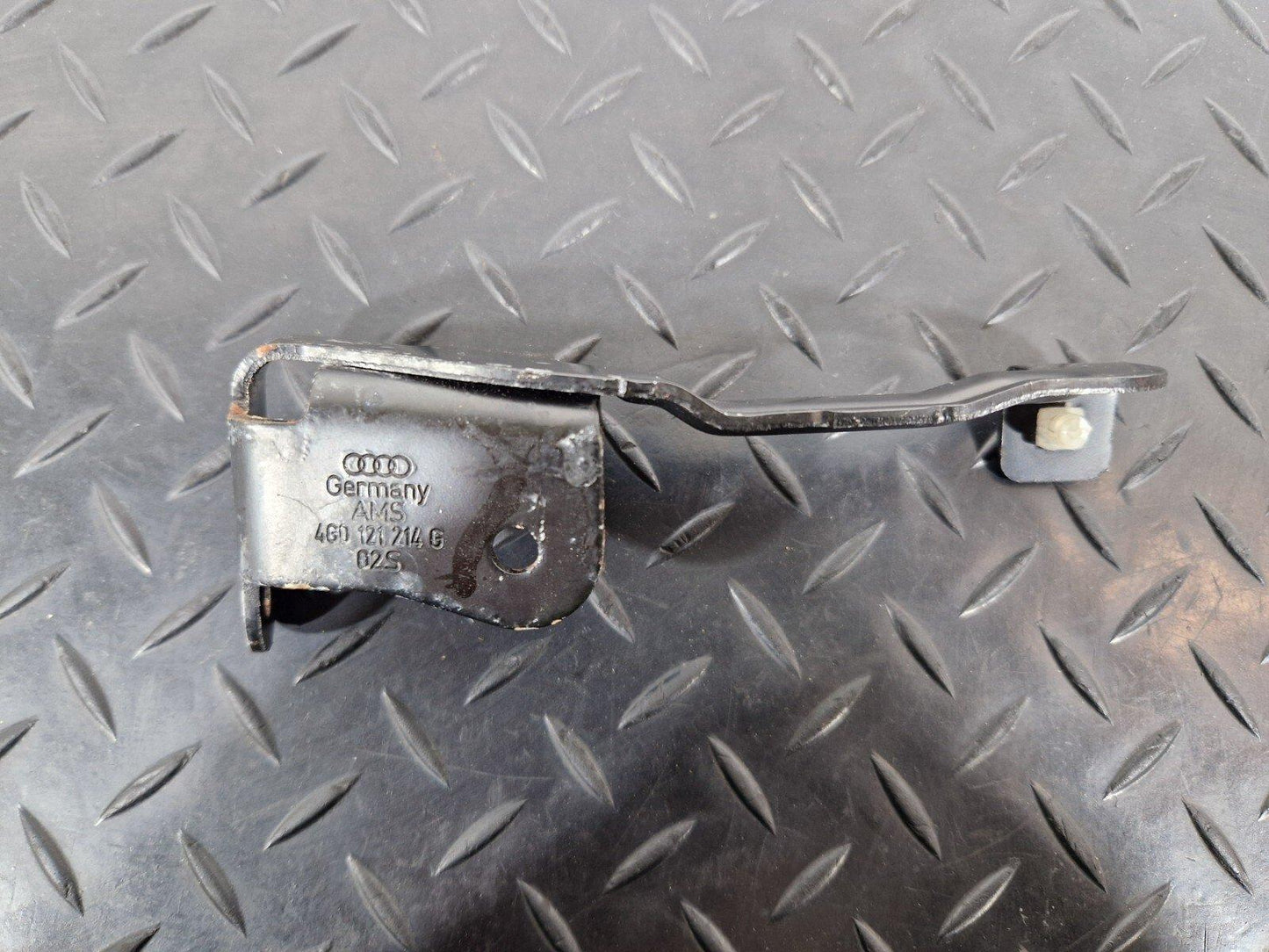 10-18 AUDI A7 4G S-LINE EXPANSION TANK HOLDER BRACKET 4G0121214G