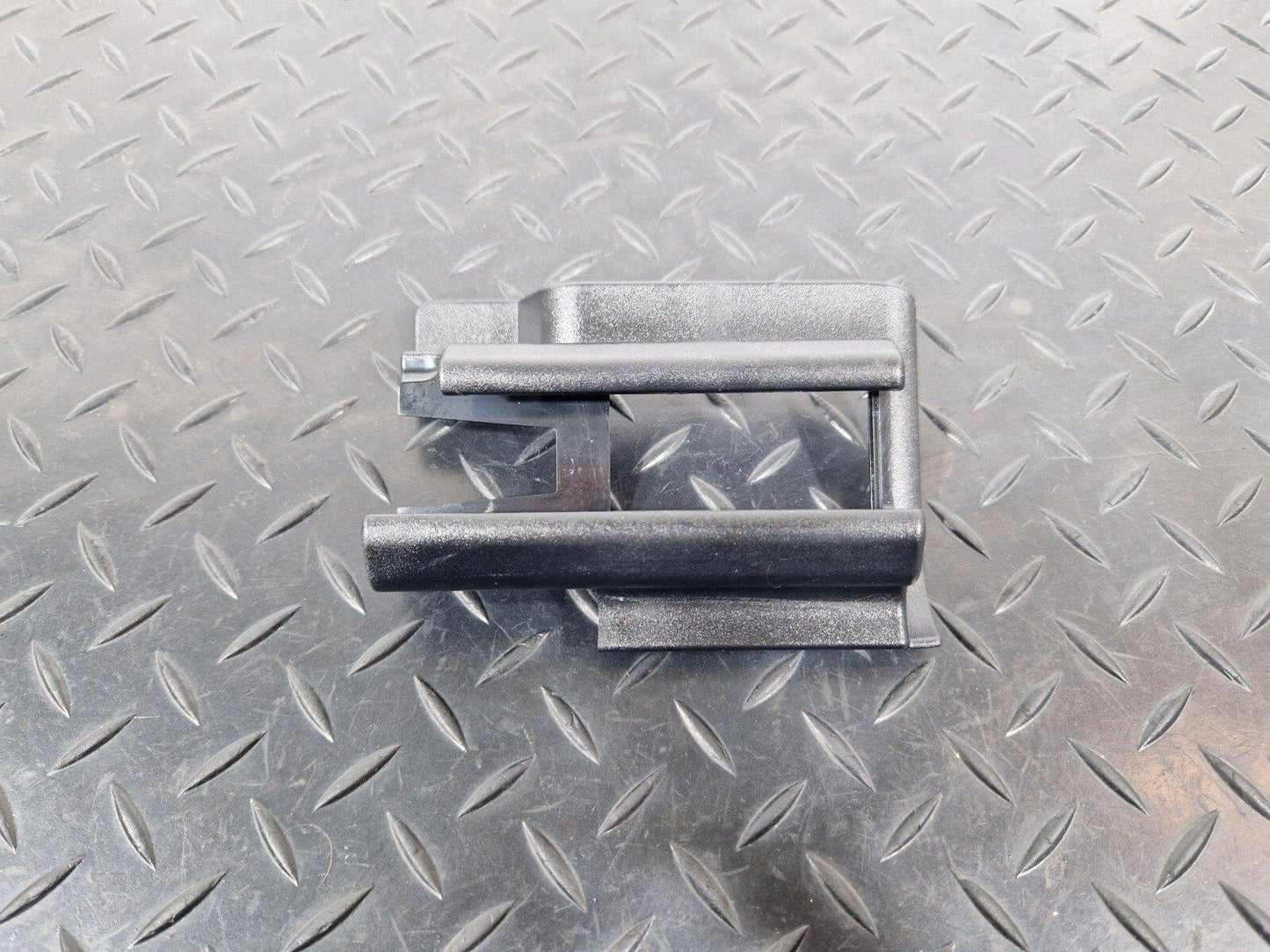 14-21 MERCEDES BENZ C200d W205 OEM FRONT SEAT GUIDE RAIL END COVER A2059190700
