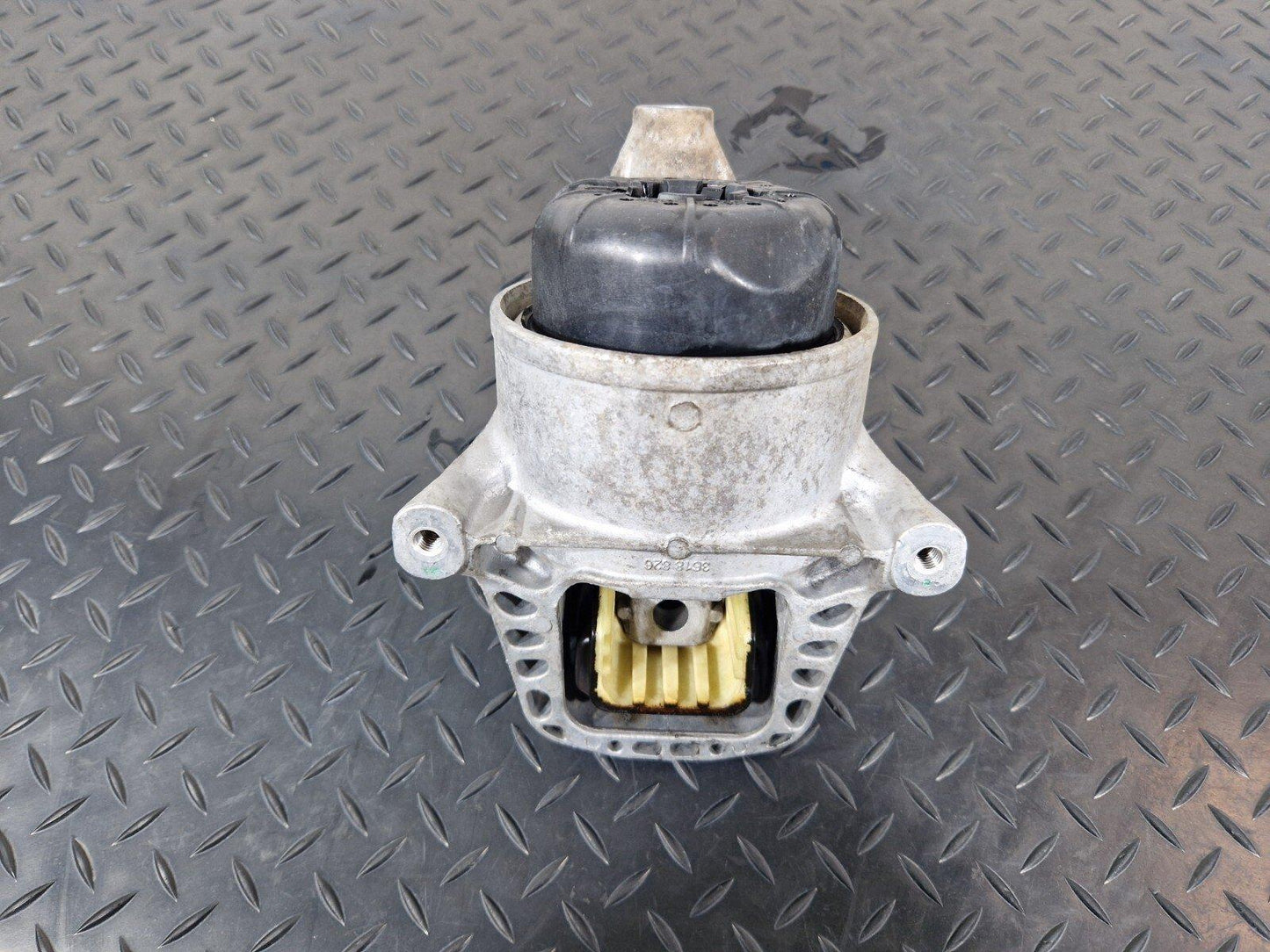 16-19 AUDI A4 B9 GENUINE OEM RIGHT DRIVER SIDE O/S ENGINE MOUNT 8W0199372CD