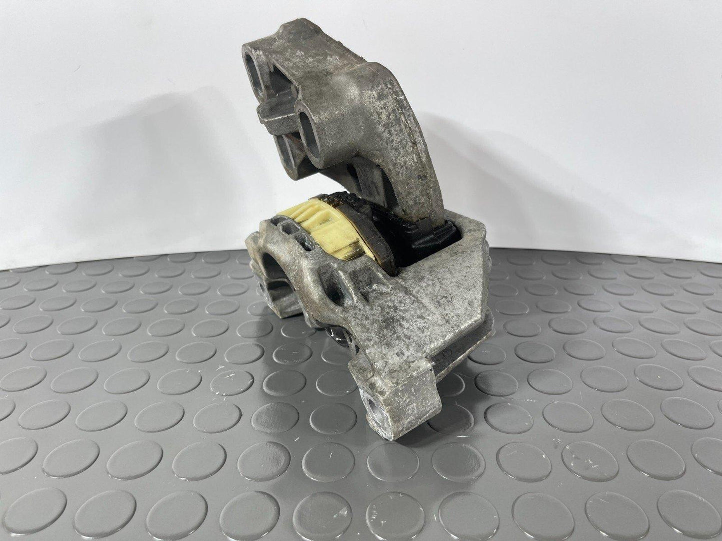 12-18 MERCEDES A B-CLASS W176 W246 LEFT ENGINE MOUNT A2462400217